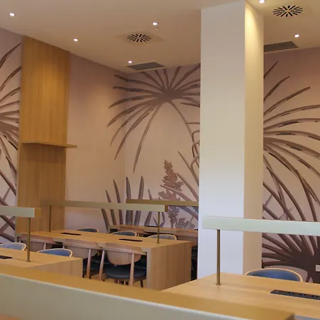 Livensa Living Feria *