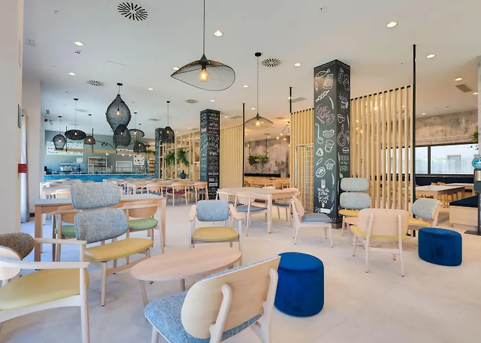 Livensa Living Feria בית הארחה *