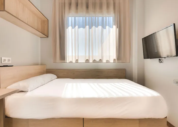 בית הארחה Livensa Living Feria מאלגה