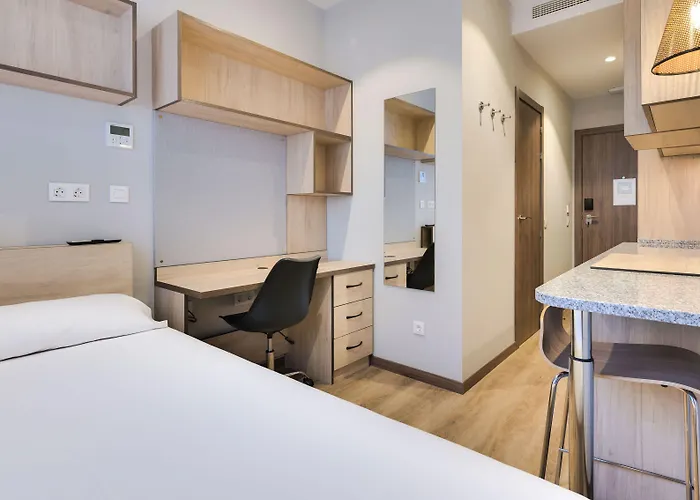 Livensa Living Feria בית הארחה *